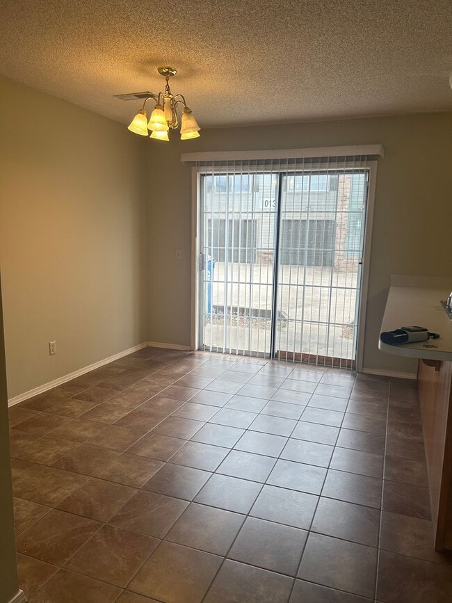 Building Photo - 1009 SE J St