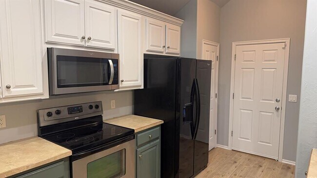 Building Photo - 856 Shady Creek Ln