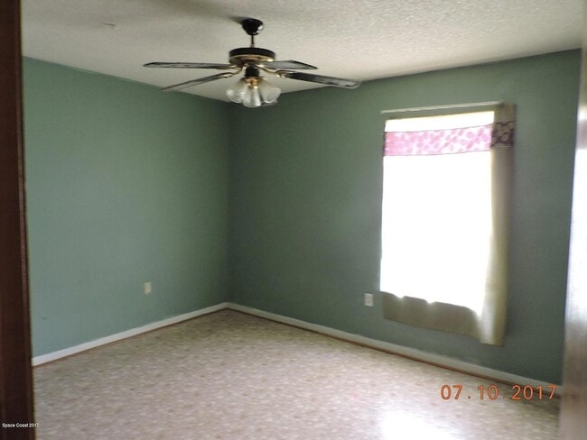 Building Photo - 272 High Rd NW