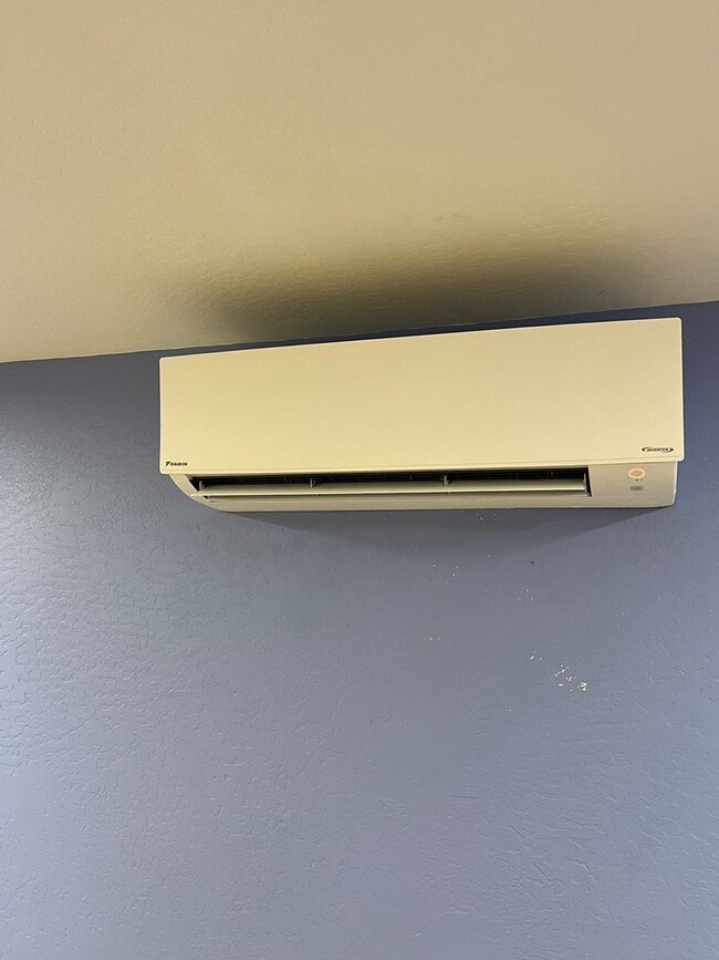 Building Photo - 1BED1BATH - Spacious Country Living in the City - BONUS ROOM, MINI SPLIT AC, PRIVATE PARKING, FEN...