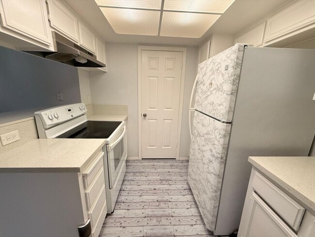 Building Photo - Updated 2 Bedroom, 2 Bath Condo in Gated Summershore Community – San Jose!