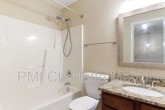 Building Photo - 9344 Greenheather Dr