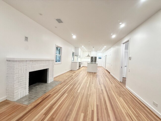 Building Photo - 1412 Sul Ross St