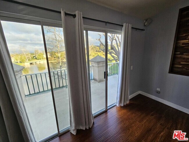 Building Photo - 290 Ridgeton Ln