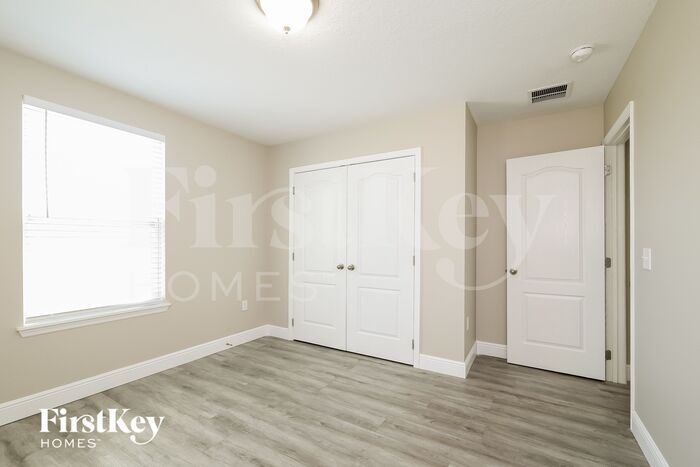 Building Photo - 421 N Finley Ave