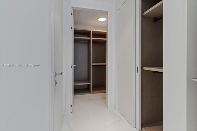 Building Photo - 300 Biscayne Blvd Way