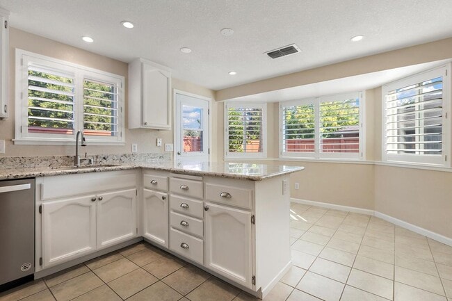 Building Photo - SHOWING WEDNESDAY 10/29 & FRIDAY 10/31 @ 1...