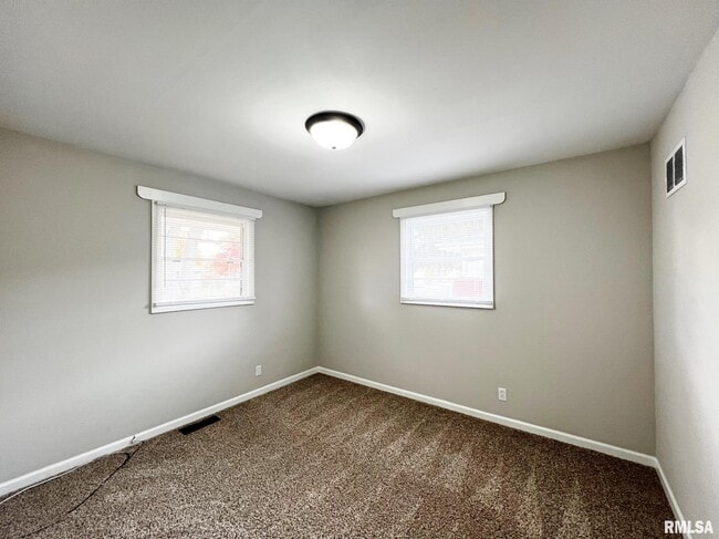 Building Photo - 2109 N Windermere Ave