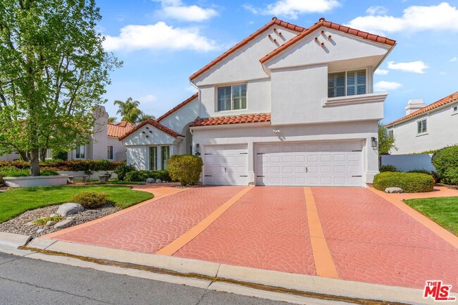 Building Photo - 5683 Hazelcrest Cir
