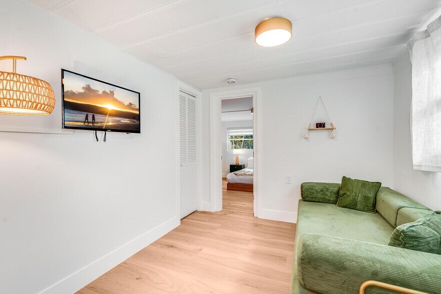 Building Photo - 1336 NE 14th Ave