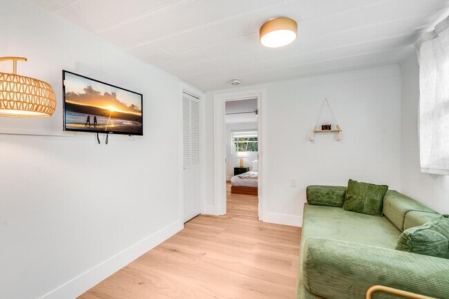 Building Photo - 1336 NE 14th Ave