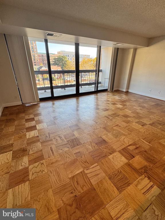 Building Photo - 3800 Fairfax Dr