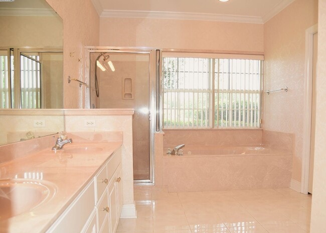Building Photo - Executive Lakeview Home in Gated Windward Community!