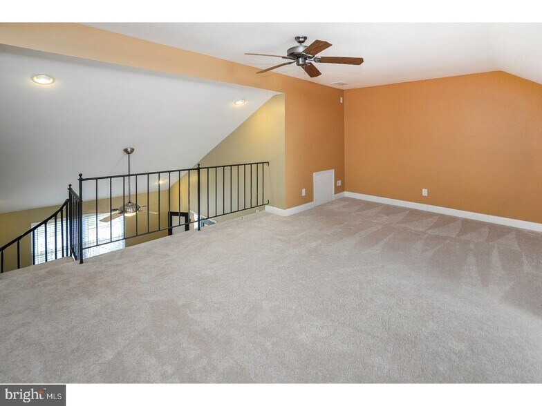 Building Photo - 102 Hazelwood Ln