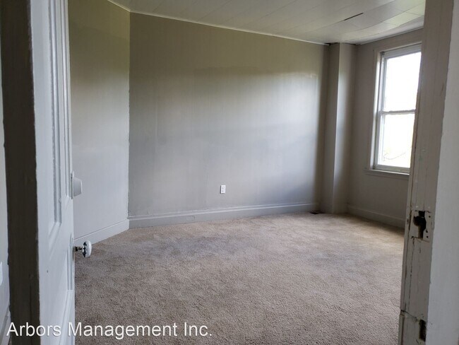 Building Photo - 3 br, 1 bath House - 32 Kenwood Avenue