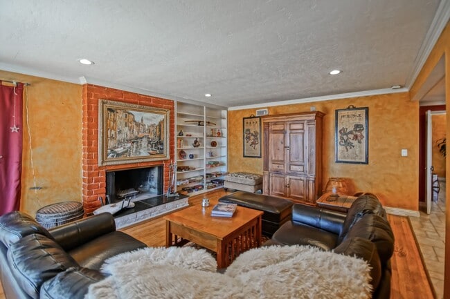 Building Photo - FULLY FURNISHED, CHARMING & AIRY, 4BR2BA MONTEMALAGA HILLTOP HOME W/ “QUEENS NECKLACE” VIEWS, 2-C...