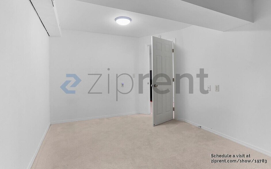 Building Photo - Unit A