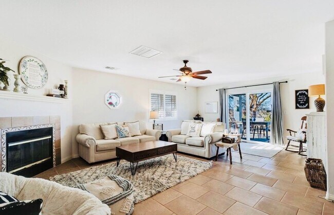 Building Photo - Lovely 3 Bedroom, 3 Bathroom Home with Solar