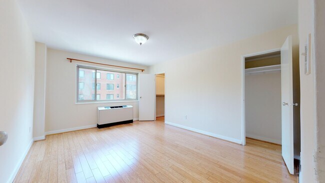 Building Photo - 3900 Tunlaw Rd NW