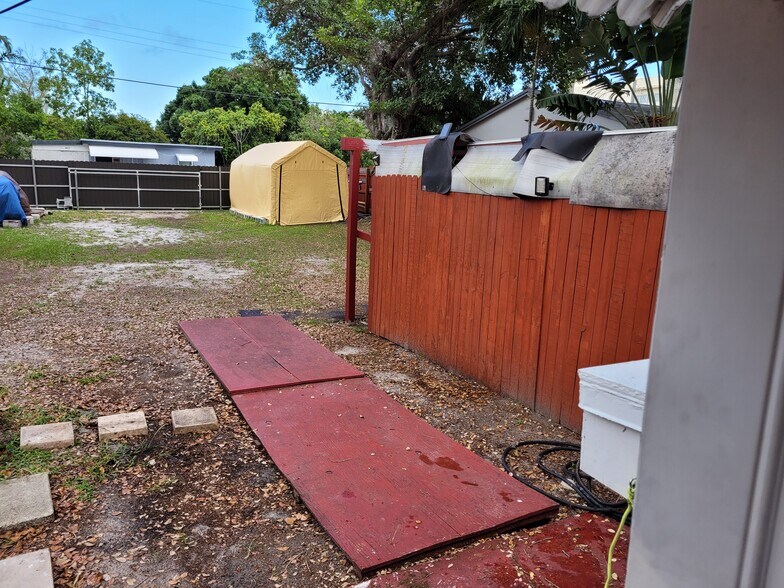 Building Photo - 129 SE 2nd Ter