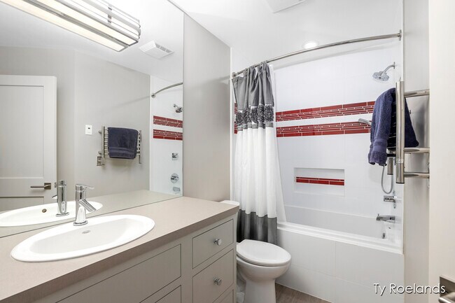 Building Photo - 3757 Lake Birch St NE