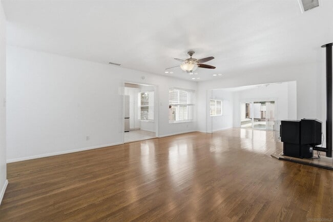 Building Photo - 6122 Nagel St