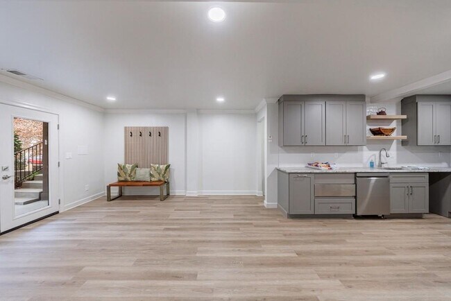 Building Photo - 459 Atlanta Country Club Dr