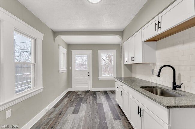 Building Photo - 1501 Botany Ave