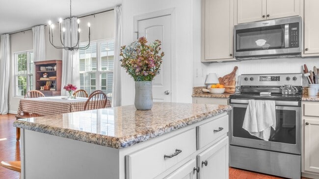 Building Photo - A First-Time Rental Available 09-15-25! 3 ...