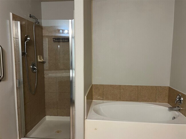 Building Photo - 3411 Apple Dale Dr