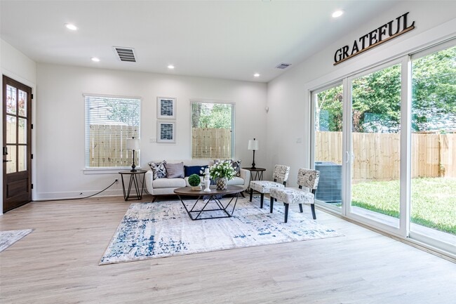 Building Photo - 6814 Burkett St.