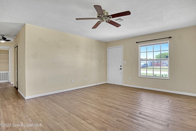 Building Photo - 775 Bianca Dr NE