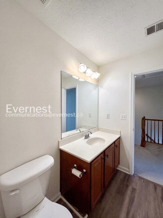 Building Photo - 3 Bed/2.5 Bath Townhome with Garage / Available Now! / Community Pool and Amenities for everyone ...