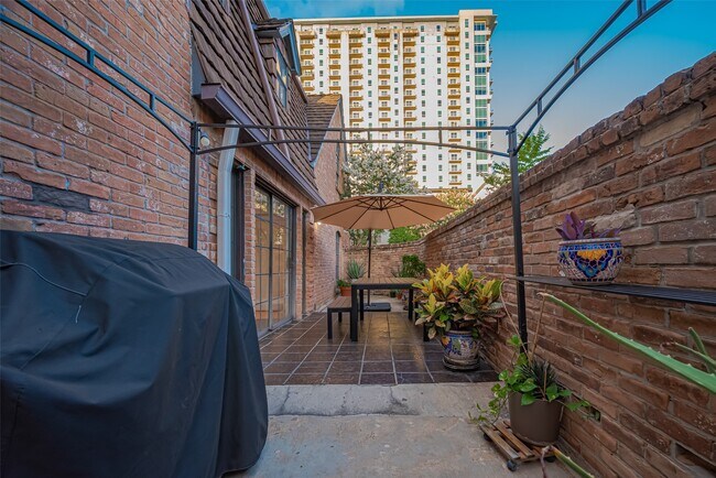 Building Photo - 5368 Brownway St