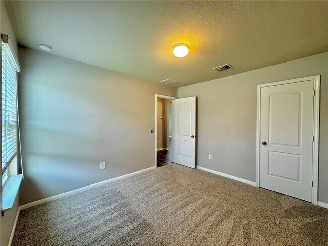 Building Photo - 715 Luna Vista Dr