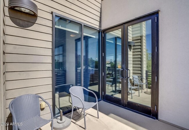 Building Photo - 4020 N Scottsdale Rd