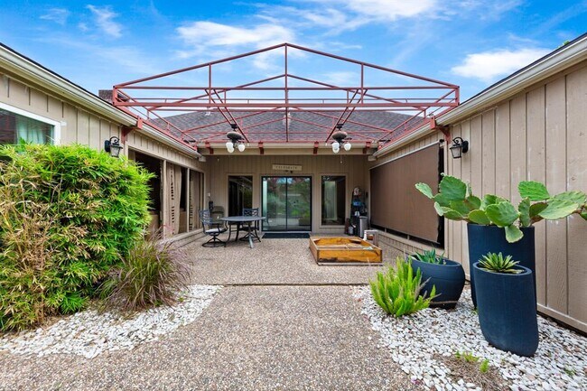 Building Photo - 12210 Ravenmoor Dr