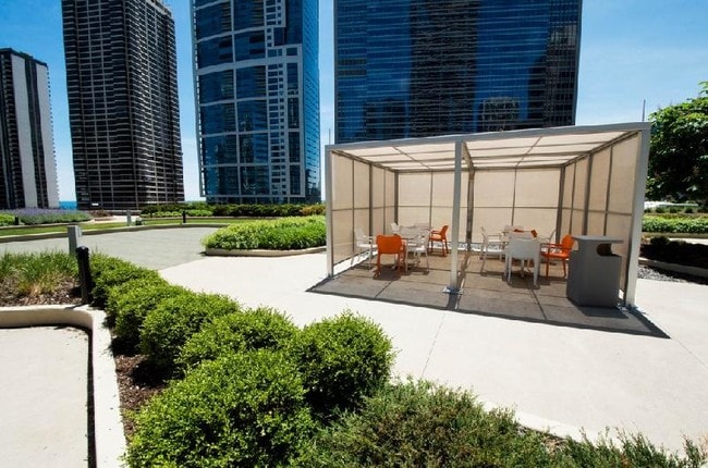 Building Photo - 228 N Columbus Dr