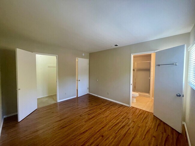 Building Photo - 1061 Via Regina