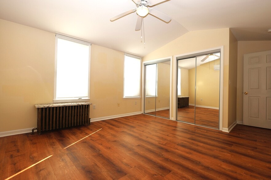 Building Photo - 316 Ella St