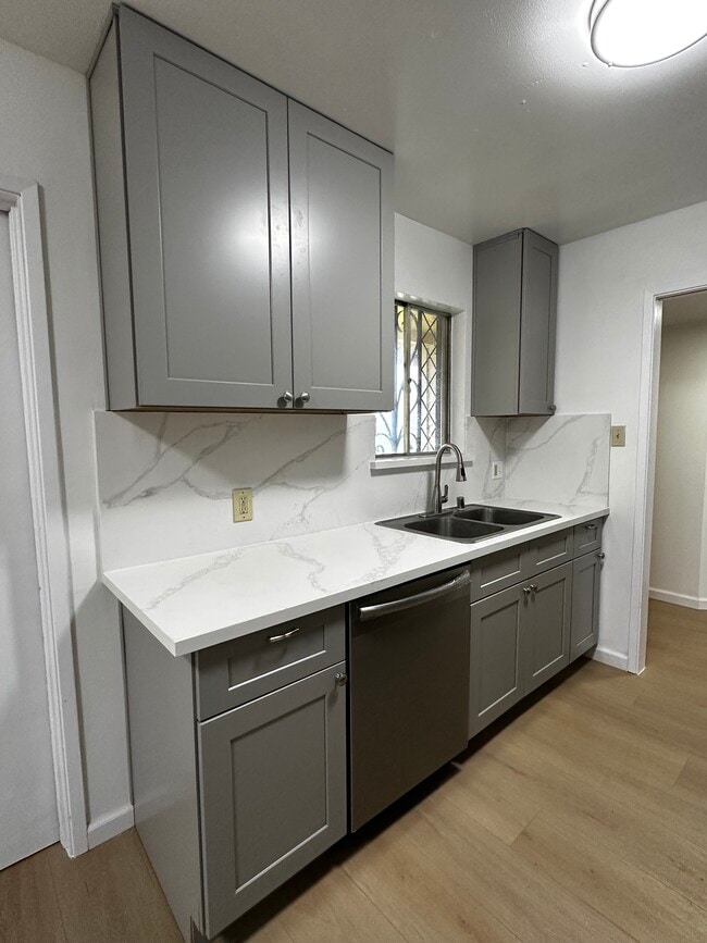 Building Photo - 1600 60th Ave