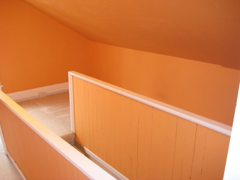 third floor - 142 George St