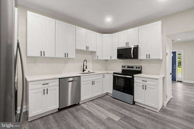 Building Photo - 505 McCabe Ave