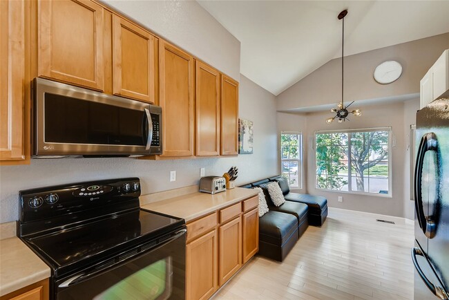 Building Photo - Beautiful 5 Bed 3.5 Bath Home In An Amazin...