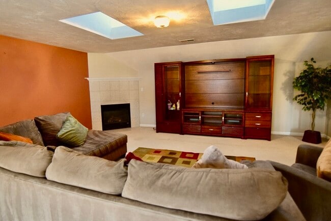 Building Photo - 172 Edgehill Rd