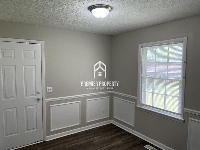 Building Photo - 6119 Rickwood Dr NW