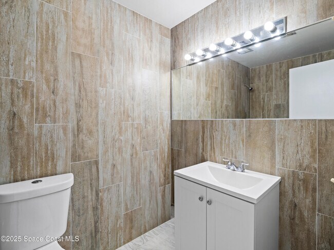 Building Photo - 905 Lisa Dr