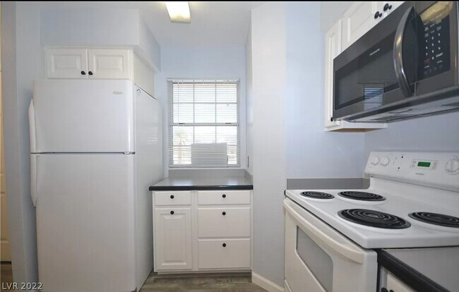 Building Photo - 2020 Mesquite Ln