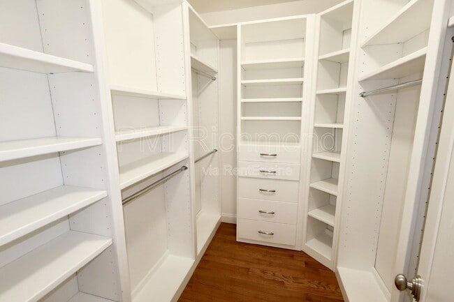 Building Photo - 728 S Pine St