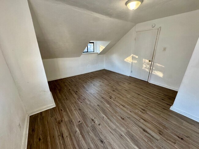 Building Photo - 2903 Stayton St